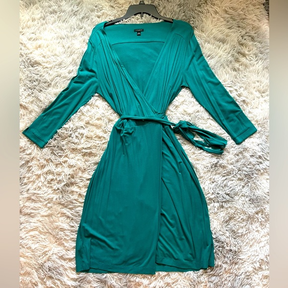 Ann Taylor Dresses & Skirts - Ann Taylor size 10, beautiful green long sleeve dress